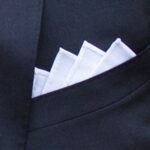 Pochette en piqué de coton blanc roulottée main